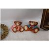 Image 4 : (3) Wind Up Toys, (2) Music Boxes, Wall Bottle Opener, Ceramic Decorations,