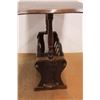 Image 8 : *Vintage Table With Magazine Rack (Wood - Scratches) 2' Tall x 2' x 15"