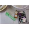 Image 5 : Lot of Various Kitchen Items, Measuring Cups, Tupper Ware, Betty Crocker, Plastic Mixing Bowls, Pops