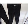 Image 3 : (2) Pairs of Ladies 8x32 Jeans