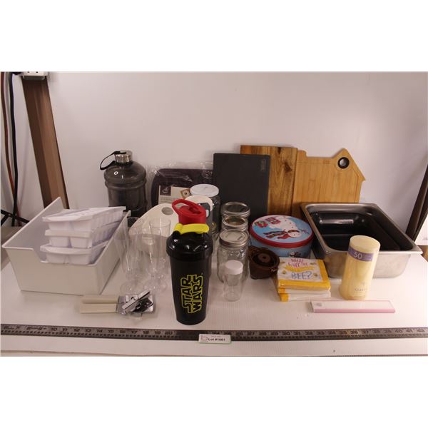 Tote w/ (3) Cutting Boards, Doughnut Mold, (3) Ice Cube Trays, Metal Insert, (3) Water Bottles, Star