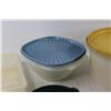 Image 3 : (3) Tupperware Containers