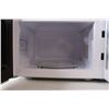 Image 2 : Master Chef Microwave 17.25" x 13" x 10" (Powers On)