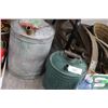 Image 1 : 2 Vintage Oil Cans