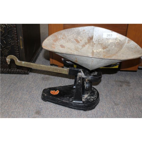 Antiuqe Fairbanks Table Top Scale