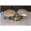 Image 2 : Antique Table Top Balance Scale