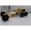 Image 3 : Vintage Structo Construction Co Grader Toy.