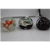 Image 2 : 3 Glass Paperweights
