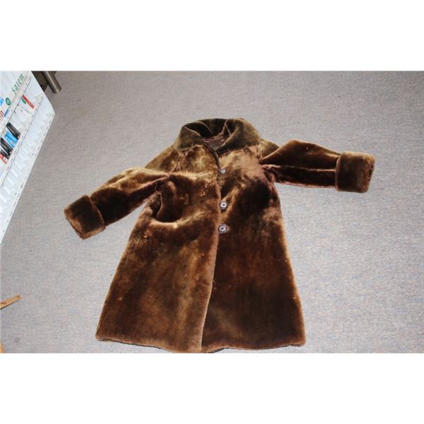 Vintage  Fur ( Mouton ?) Coat