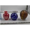 Image 1 : 3 Glass Paperweights / Small Vases