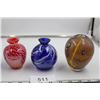 Image 2 : 3 Glass Paperweights / Small Vases