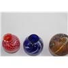 Image 3 : 3 Glass Paperweights / Small Vases