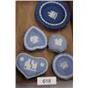 Image 1 : 5 Wedgewood Pieces: 3 Dishes and 2 Lidded Dishes