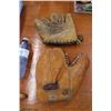 Image 2 : 2 Vintage  Baseball Gloves
