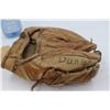 Image 2 : Vintage D&R Sporting Good Baseball Gloves #5
