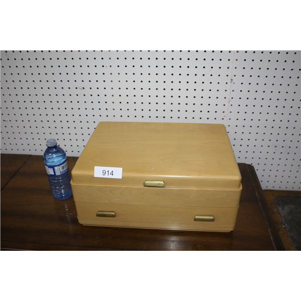 Vintage 1881 Rogers Cutlery in Protective Case