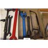 Image 1 : 1 Large Wrench, Adjustable Wrench, Socket Wrench