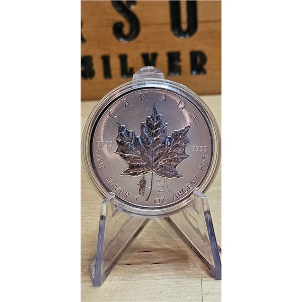 Lot 49-1) 1 oz Canadian Maple 2004 Silver