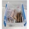 Image 1 : MINI CONTAINER WITH KEYCHAINS ASSORTED