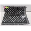 Image 1 : LARGE BLACK AND WHITE SATIN SCARF