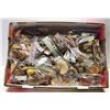 Image 1 : FLAT OF ASSORTED DRIED VEGETATION DECOR