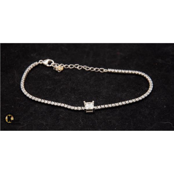 #883-1.00 CT PRINCESS CUT MOISSANITE STONE