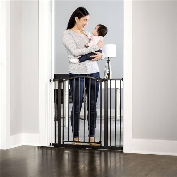 NEW REGALO ARCHED DECOR SAFTEY GATE BRONZE COLOUR