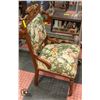 Image 2 : VINTAGE FLORAL PATTERN UPHOLSTERY WOODEN CHAIR