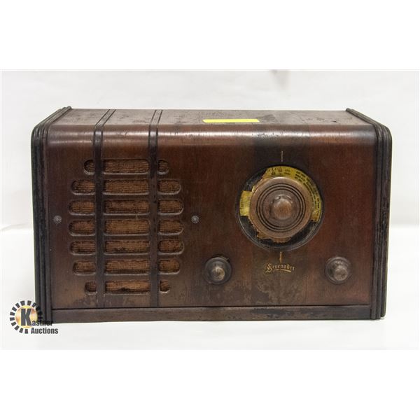 ELECTROHOME SERENADER RADIO.