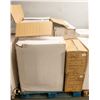Image 1 : PALLET WITH VARIOUS BOXES FILLED LANTERN