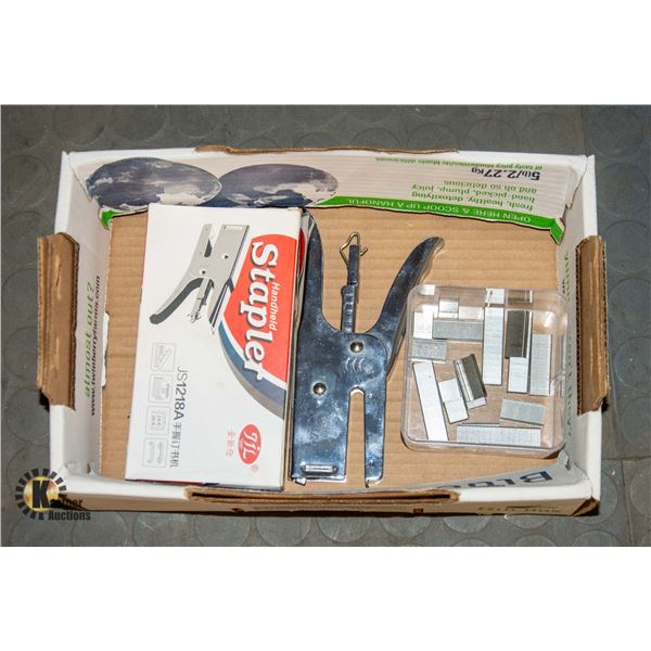 FLAT OF STAPLES/STAPLE GUN