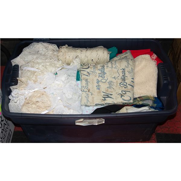 LARGE TOTE SEWING MATERIAL WITH QUILTING PIECES