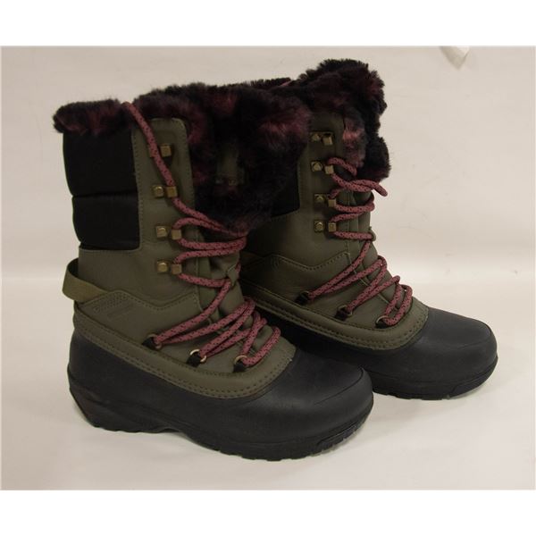 NEW WOMEN'S NORTH FACE BOOTS SIZE 6