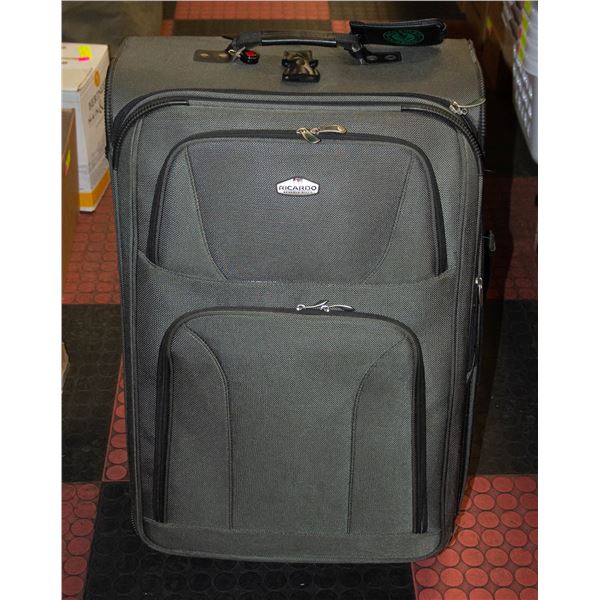 UPRIGHT LUGGAGE 3 PIECE SET