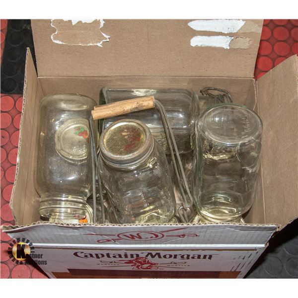 10 MASON JARS & HOLDER
