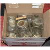 Image 1 : 10 MASON JARS & HOLDER