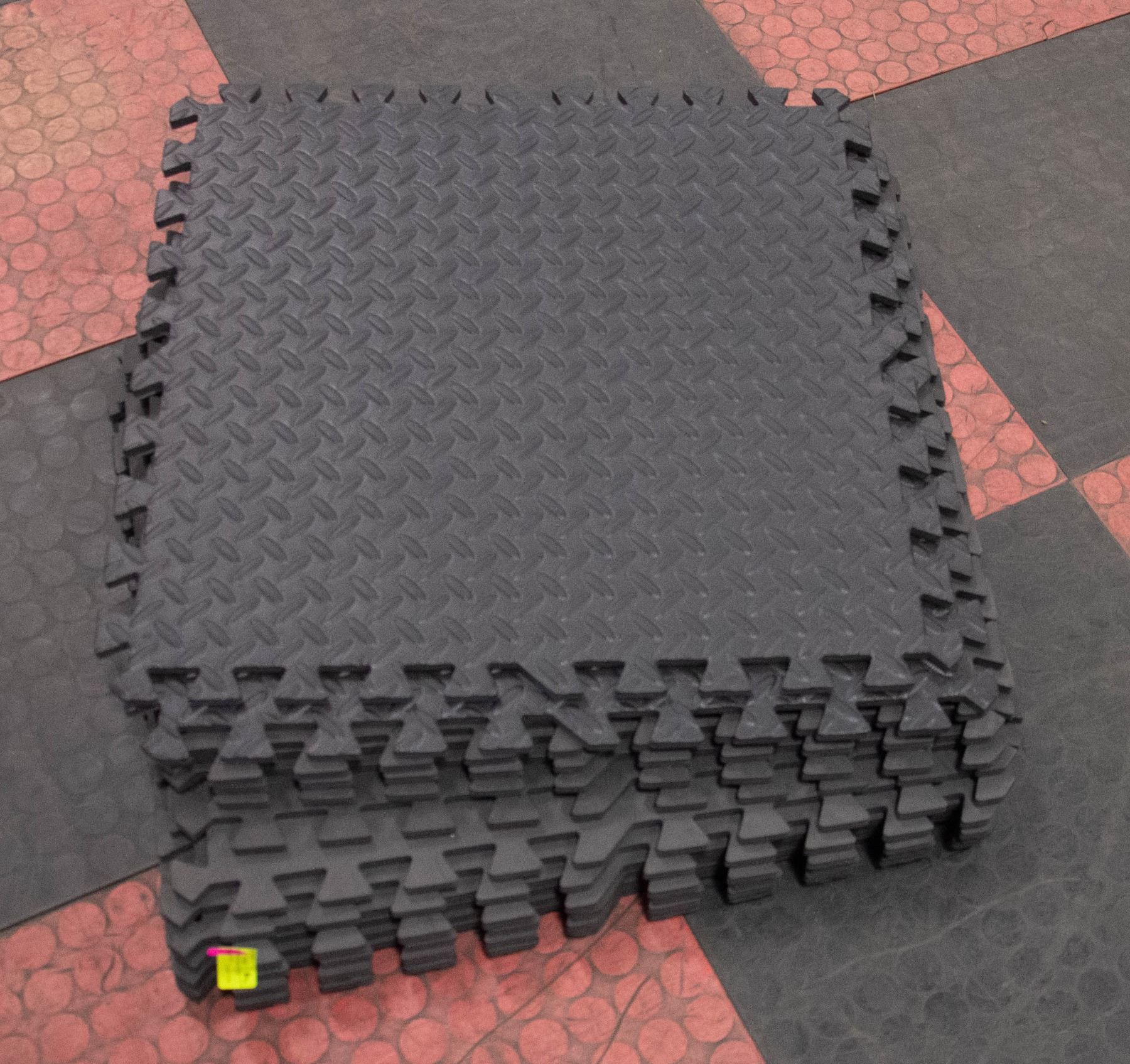 12 ERGONOMIC FOAM SQUARE MATS TOGETHER