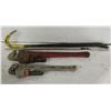 Image 1 : POLICE SEIZURE: 2 PIPE WRENCHES SOLD W 2 PRY BARS