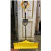 Image 1 : LOT OF SNOW SHOVEL WITH SPADE