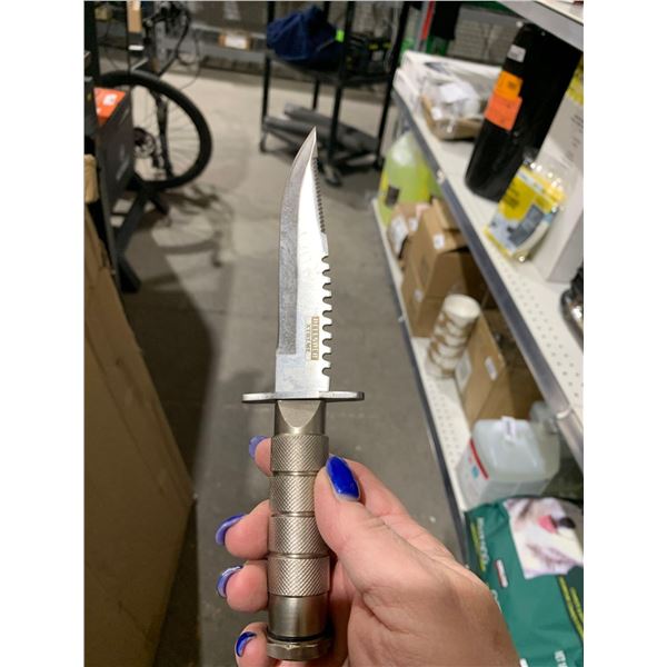 Defender Xtreme Survival Knife