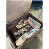 Image 2 : ANTIQUE SEWING KIT