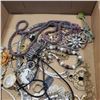Image 2 : LOT OF VARIOUS JEWELRY