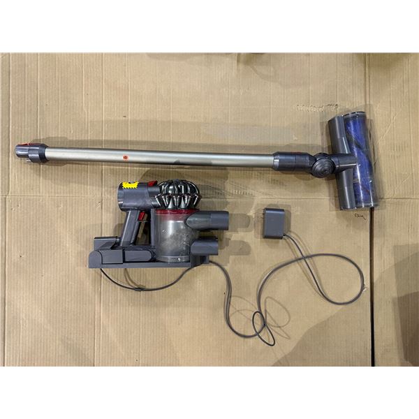 Dyson V8 Vacuum W Charger - Works As Is