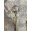 Image 2 : Wooden Handle Spade Shovel