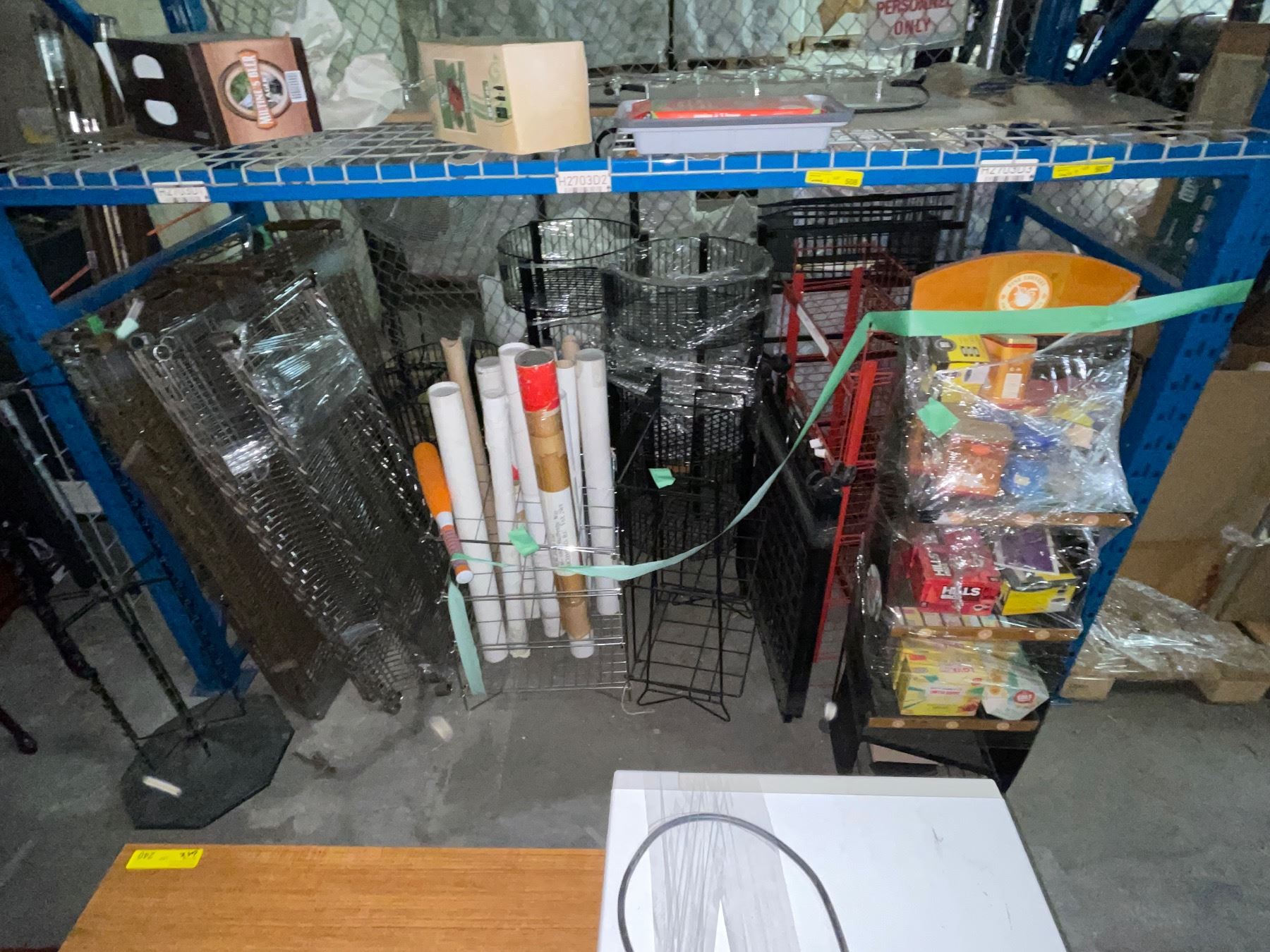 Group lot - Wire displays racks