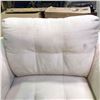 Image 2 : Cream colored chair