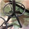 Image 2 : 2 pc - counter height metal and wood bar stools - 29"