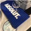 Image 2 : Bar mats w/ 2 trays of bar/restaurant glassware