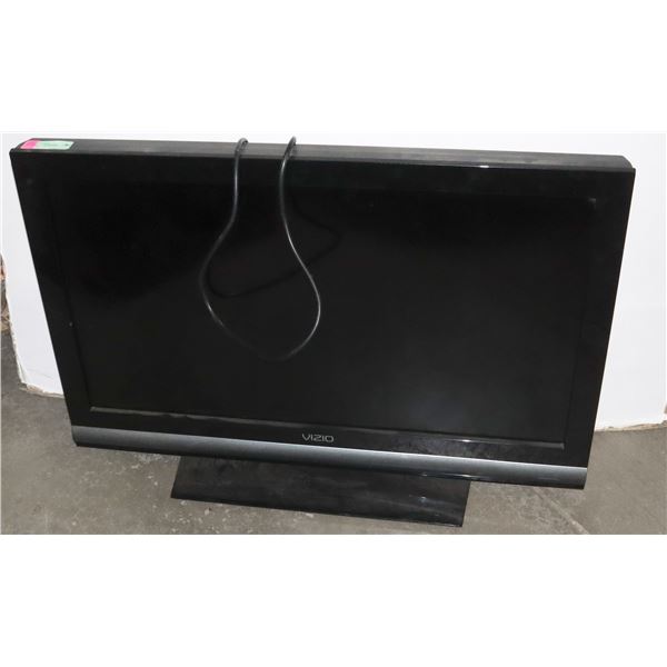 VIZIO 32" LCD TV, NO REMOTE