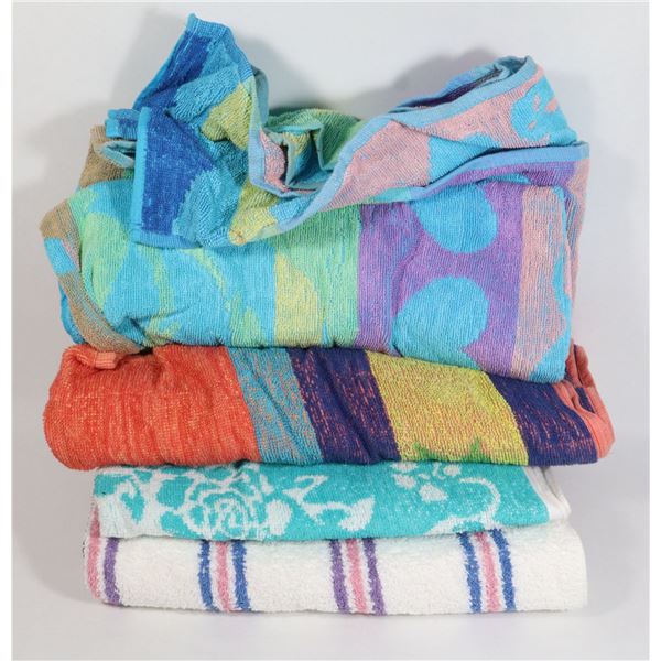BUNDLE OF ASSORTED TOWELS